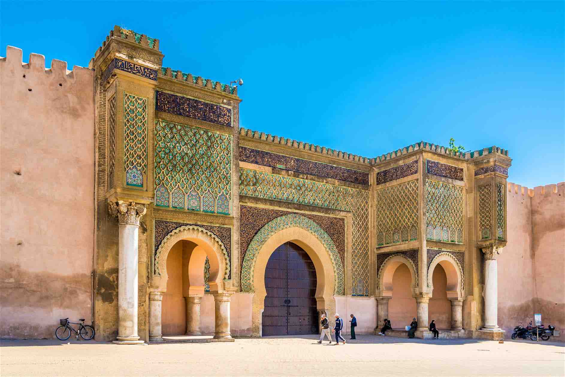 Bab Mansour-meknes-imperial-cities-tour-in-morocco
